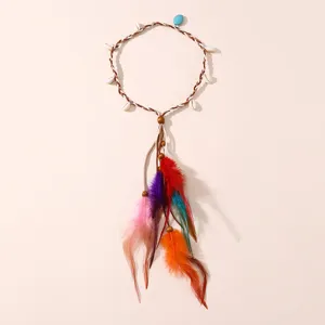 Bandeau de cheveux ethnique en plume de style bohème avec coquillages pour fête festival.