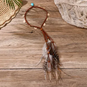 Bandeau de cheveux en plume bohème avec corde tressée perles et pièces style de vacances.