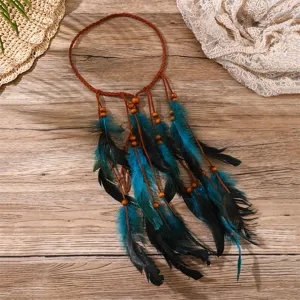 Bandeau de plumes de paon bohème accessoire de cheveux style ethnique pour femmes.
