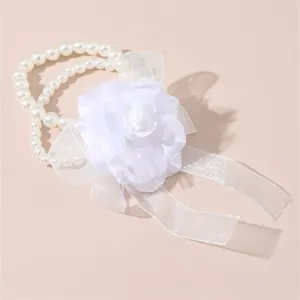 Fiore da polso in perle artificiali bianche corsetto da sposa con fiocco e rosa.