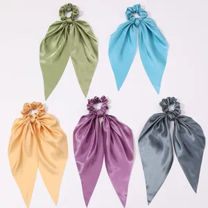 Chouchous en satin avec longs rubans, lot de 5 attaches cheveux élégantes et soyeuses.