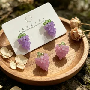 Boucles d'oreilles clous raisin violet rose faits à main bijoux design fruits résine pour femmes