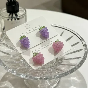 Boucles d'oreilles puces raisin rose et violet mignonnes, bijoux faits main pour femmes.