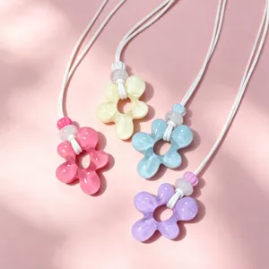 Collier de fleurs en résine colorée avec un cordon tressé, style dopamine mignon.