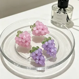 Boucles d'oreilles puces raisin violet et rose faites main, bijoux perles de cristal.