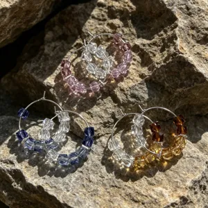 Handgemaakte kleurverloop kristal kralen oorbellen, elegante fonkelende geometrische damessieraden.