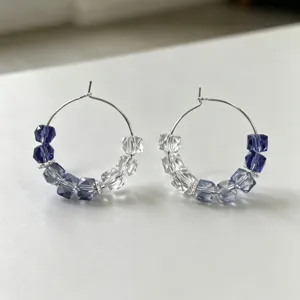 Handgemaakte gradient blauwe kristal kralen oorringen elegante zilverdraad sieraden.
