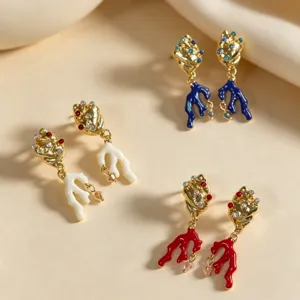 Prachtige kleurrijke geëmailleerde schelp koraal oorbellen, elegante damessieraden.