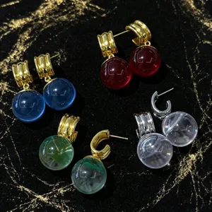 Ensemble de boucles d'oreilles boule de cristal coloré, style bijoux haut de gamme.