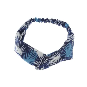 Detail blauwe bladprint satin haarband, zoete zomerse strandstijl kruis brede hoofdband accessoire.