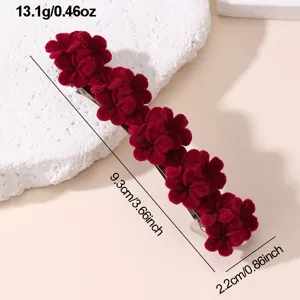 Rode fluwelen bloem haarspeld detailopname met lengte 9.3cm en gewicht 13.1g specificatie.
