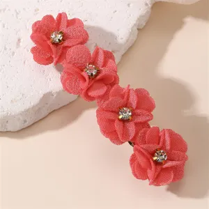 Pince à cheveux fleur en tissu rouge avec strass, barrette élégante pour femmes et filles style quotidien.