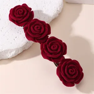 Rode fluwelen roos haarspeld voor vrouwen, elegante bloemvormige veerklem voor dagelijks gebruik.