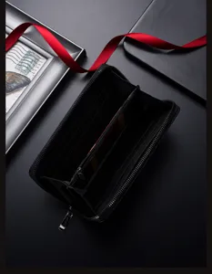 Portafoglio pochette lungo nero da uomo in PU con scomparti multipli per carte e tasca interna.