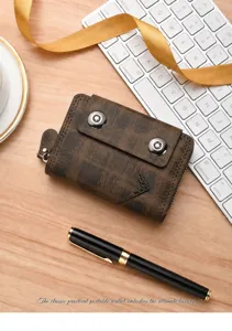 Portefeuille porte-cartes homme en cuir marron vintage avec boutons-pression pratiques.