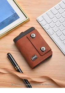 Porte-cartes accordéon compact homme cuir marron double pression vue de détail.