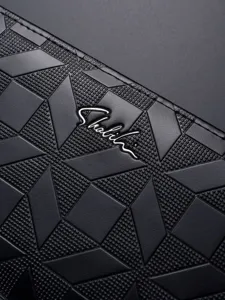 Heren lange zwarte portemonnee met geometrisch ruitpatroon en metalen cursief logo