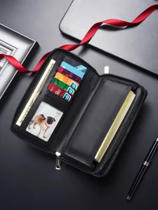 Portafoglio lungo uomo in pelle PU nera, pochette con zip di grande capacità e scomparti per carte.