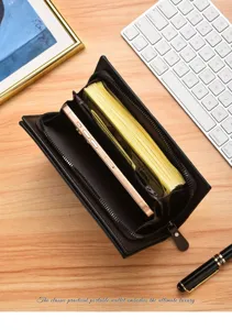 Heren lange portemonnee detail, stijlvolle donkerbruine lederen clutch met ritssluiting.