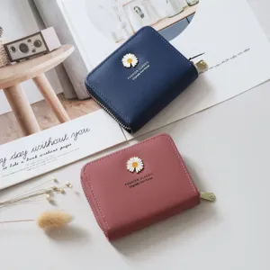 Compact women's short wallet PU leather zipper card holder with daisy decor purse.