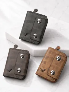 Portefeuille accordéon homme avec double bouton-pression et multiples fentes en cuir.