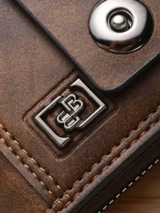 Braune Herren PU Leder Kurze Geldbörse Kartenetui mit Metall Druckknopf und Logo Emblem