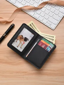 Tarjetero compacto de cuero PU negro para hombre, mini cartera vertical con varios compartimentos.