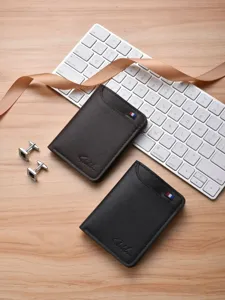 Tarjetero de cuero PU para hombres mini cartera vertical multi-ranuras elegante y práctica