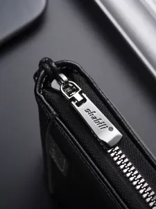 Portafoglio uomo lungo dettaglio cerniera metallica retro pelle nera borsa affari