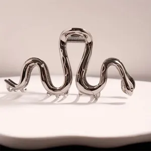Silberne Metall Schlangen Haarspange minimalistische Haarklammer elegante Pferdeschwanz
