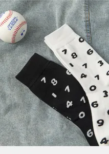 Streetwear digital printed mid-tube socks, casual cotton couple skate socks in black and white.