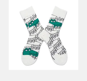 Cartoon crocodile printed mid-tube cotton skateboard socks for men and women streetwear fashion.
