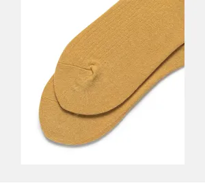 Einfarbige Baumwollsocken für Damen, minimalistisches Mid-Tube-Design, weicher Herbststil.