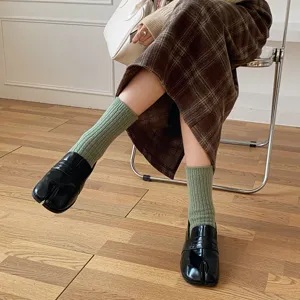 Women's autumn winter solid color wool socks, thick warm mid tube Japanese cute knit socks.