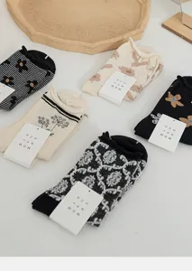 Fall vintage floral women socks, Korean style student cute socks, casual cotton street socks.
