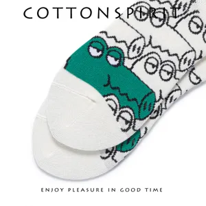 Trendy mid-tube cotton skateboard socks featuring cute cartoon crocodile print for streetwear.