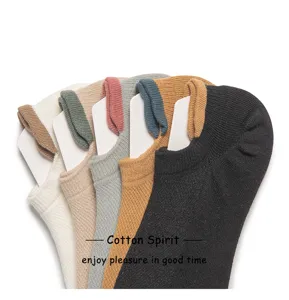 Comode calze corte in cotone da donna, fantasmini traspiranti con simpatico design a orecchie.