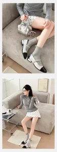 Detailansicht atmungsaktiver Mesh-Socken im Sommertrend mit süßen Rüschen und weicher Passform.
