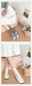 Chaussettes pour femmes style vintage mignon rayées et volants en dentelle pour le quotidien.