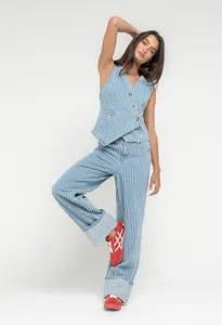 Casual striped vest and wide-leg trousers set, perfect for stylish autumn streetwear looks.