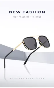 Vue détaillée de lunettes de soleil polarisées pour hommes avec pont double et anti-UV.
