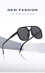 Occhiali da sole aviator alla moda con lenti polarizzate, montatura TR90 resistente.