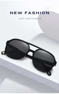 Classici occhiali da sole aviatore neri con doppio ponte per uno stile moderno e chic.