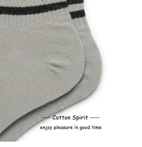 Men's cotton athletic boat socks with striped design, breathable and sweat-absorbing.