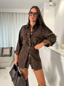 Ensemble veste chemise et short en jean imprimé léopard, style vintage manches longues.