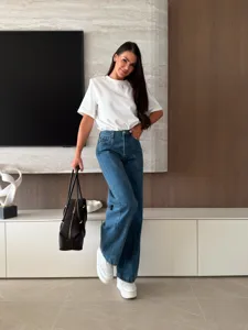 Stylish women's casual wide-leg denim jeans and white t-shirt outfit for daily fashion wear.