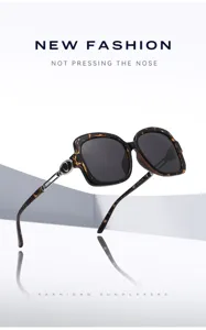 Lunettes de soleil tendance à grande monture écaille avec protection UV pour femmes.