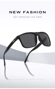 Vue détaillée de lunettes de soleil polarisées carrées pour hommes au cadre noir élégant.