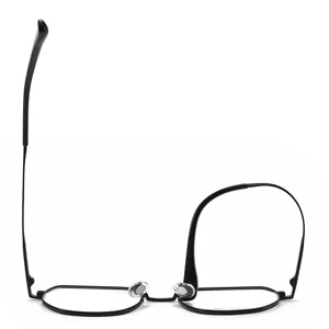 Monture de lunettes optiques en titane noir, design minimaliste en métal léger au quotidien.