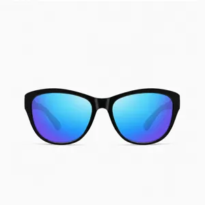 Vue détaillée de lunettes de soleil polarisées pour femmes montures noires et verres bleus.
